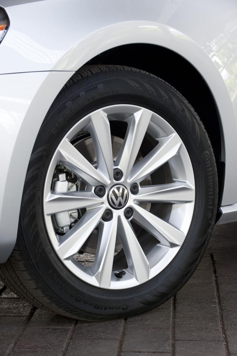  Volkswagen Passat 2011 года  (US) (фото 28 из 111)